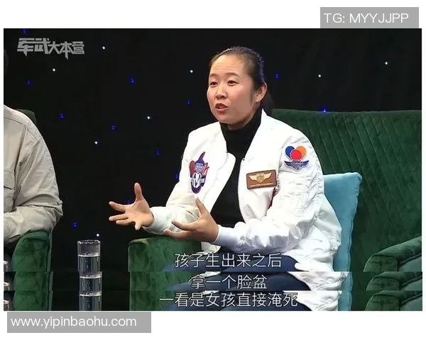 陪伴足球明星的神秘女生究竟是谁她的故事引发了怎样的关注与讨论