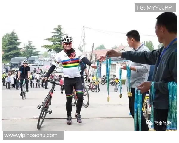 重庆足球队的耐力揭秘:从训练到比赛的全景探索与分析 重庆足球队的耐力揭秘:从训练到比赛的全景探索与分析