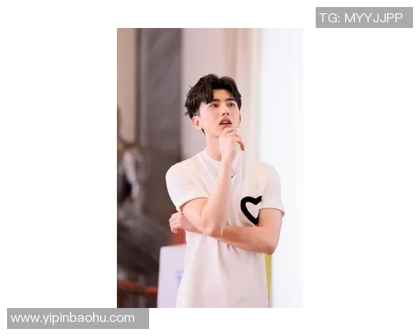 蔡徐坤如何在足球场上展现明星魅力与运动精神的完美结合 蔡徐坤如何在足球场上展现明星魅力与运动精神的完美结合