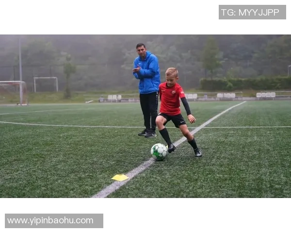 足球明星教练的中文解说技巧与魅力分析探讨 足球明星教练的中文解说技巧与魅力分析探讨